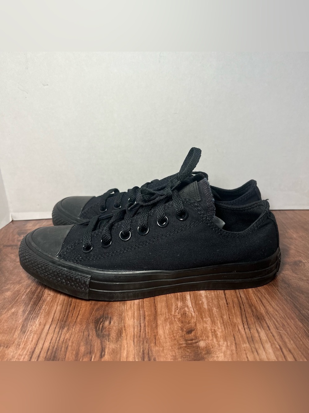 Converse chuck Taylor all star women’s size 6.5